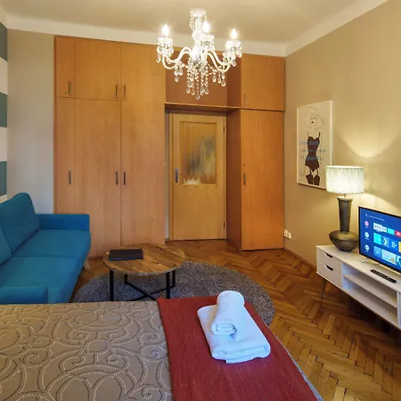 Dlouha With Balcony Daire